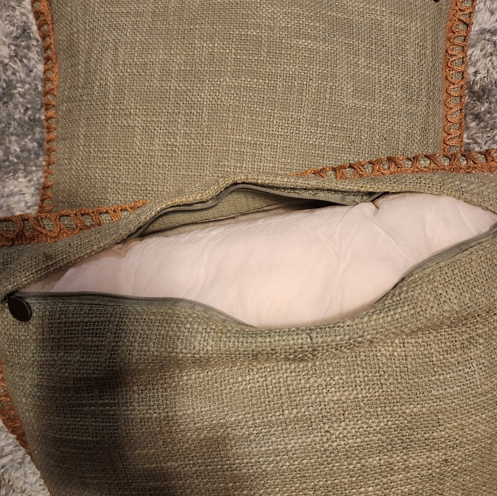 Pillows - Picture 4 of 8